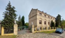 Mehrfamilienhaus Halle-Ammendorf - Straßenansicht mit Einfahrt