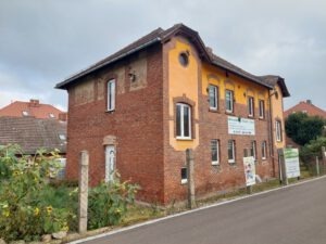 Mehrfamilienhaus in Merseburg OT Kötzschen - Straßenansicht